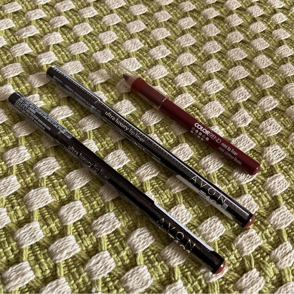 New Avon Ultra Luxury Lip Liner (Brick) T401